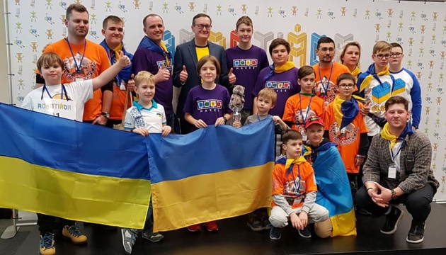 Юні українські робототехніки привезли низку нагород з міжнародного конкурсу в Чехії