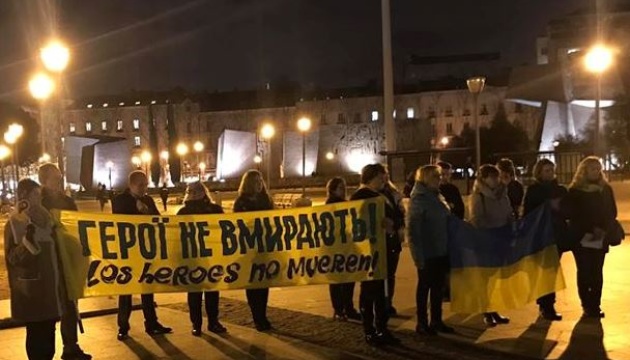 Українці Іспанії провели мітинг пам’яті та помолилися за Героїв Небесної Сотні