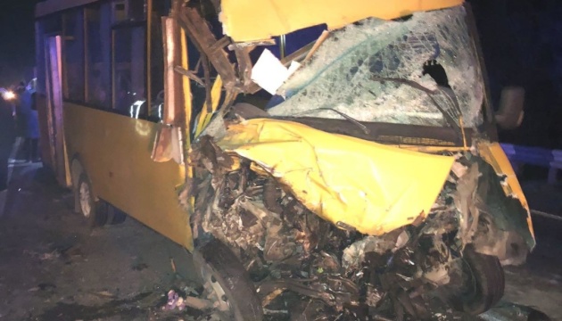 На Миколаївщині зіткнулися маршрутка і вантажівка, десятеро постраждалих