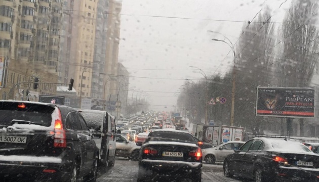 Київ стоїть у заторах: де проїхати найскладніше
