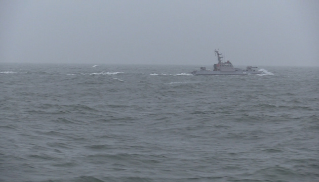За стрільбами ВМС України в Азовському морі стежили катери ФСБ