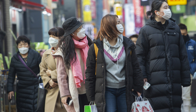 У Південній Кореї стрімке зростання зараження коронавірусом — 571 за добу