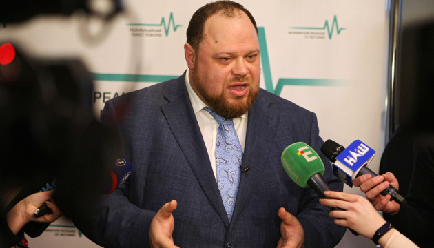Стефанчук не зміг пояснити, за які кошти профінансують «опитування Зеленського» на виборах