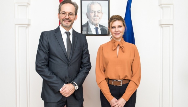 Олена Зеленська обговорила з австрійським послом безбар'єрне середовище