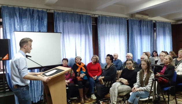 На круглому столі в Бухаресті обговорили важливість захисту рідної мови