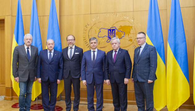 Prystaiko trata con los jefes de las asociaciones de empresarios sobre la agenda de la diplomacia económica