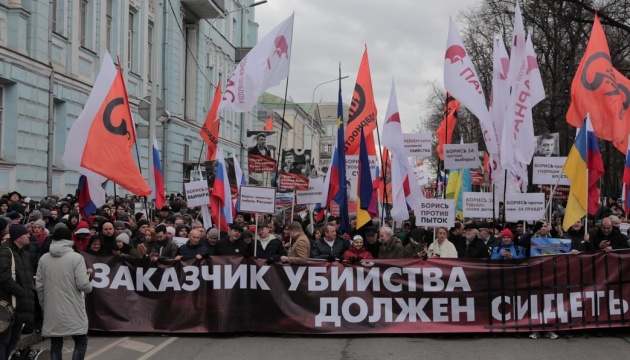 У Москві на марш пам'яті Нємцова вийшли тисячі людей - ЗМІ