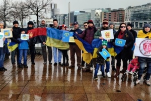 Ukrainians in Ireland hold flash mob against Russia's occupation of Crimea