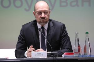 PM Shmyhal: 10 mln masks to be transferred to healthcare establishments around Ukraine
