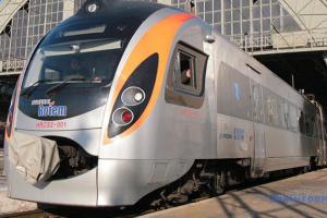 Терміналами Starlink в Україні планують обладнати 16 потягів Інтерсіті+
