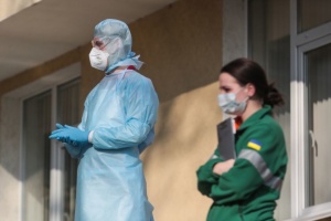 Як Україна під час пандемії COVID-19 залишилась без масок