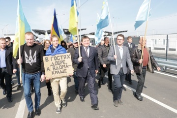 На адмінкордоні з Кримом вшанували учасників спротиву окупації РФ