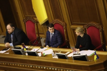Депутаты предложили правительству уменьшить зарплаты чиновникам – Разумков