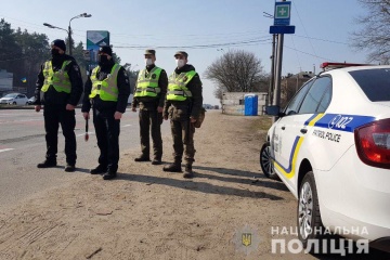 За відсутність масок і шашлики в парку поки що не штрафуватимуть — МВС