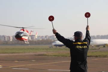 Вертоліт ДСНС евакуював з Донбасу до Києва вагітну у тяжкому стані
