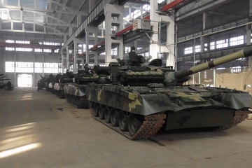 Українські військові отримали модернізовані танки Т-80БВ