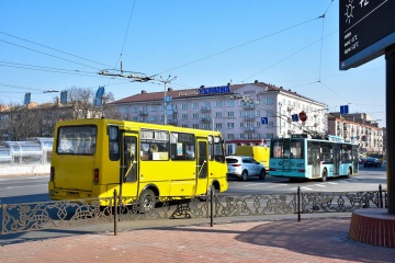 Транспорт у Чернігові перевели на спецрежим
