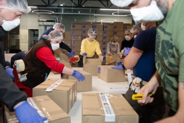 Фонд Порошенка відправив 3 000 продуктових наборів