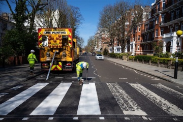 У Лондоні перефарбували «зебру» з обкладинки The Beatles