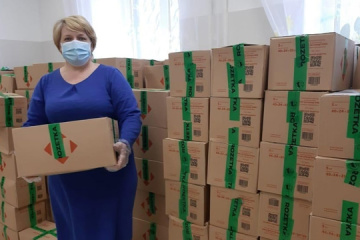 У Дніпрі перші 400 «підвішених» продуктових наборів поїхали до пенсіонерів