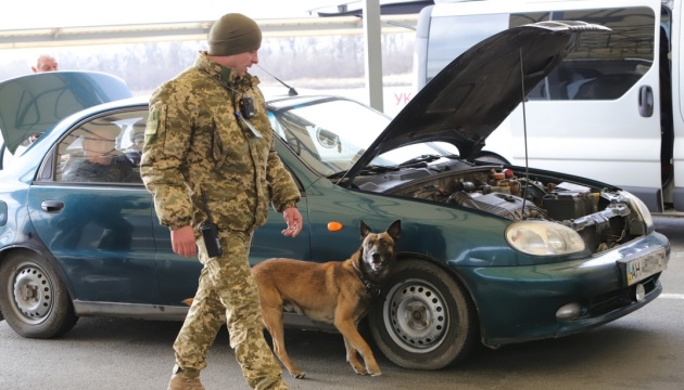 КПВВ «Мар’їнка» відновив роботу, припинену через обстріл