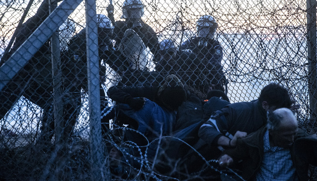 Табір для біженців на грецькому острові Лесбос закрили через випадки COVID-19