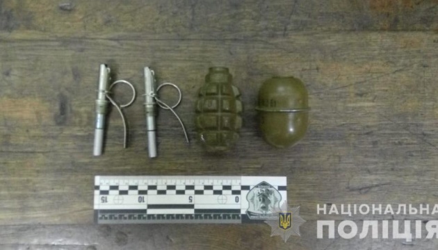 У харківському метро затримали чоловіка з бойовими гранатами