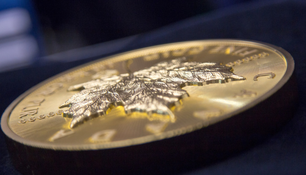 Золоту монету вагою 10 кілограмів випустили у Канаді