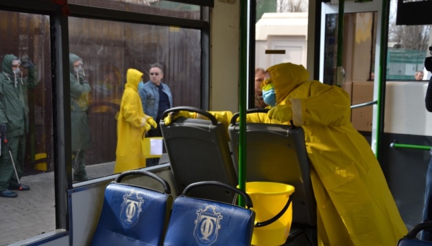 В Одесі через загрозу коронавірусу двічі на день дезінфікують міський транспорт