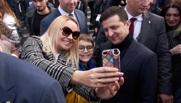 Зараз за Зеленського проголосували б 42,6% українців - КМІС