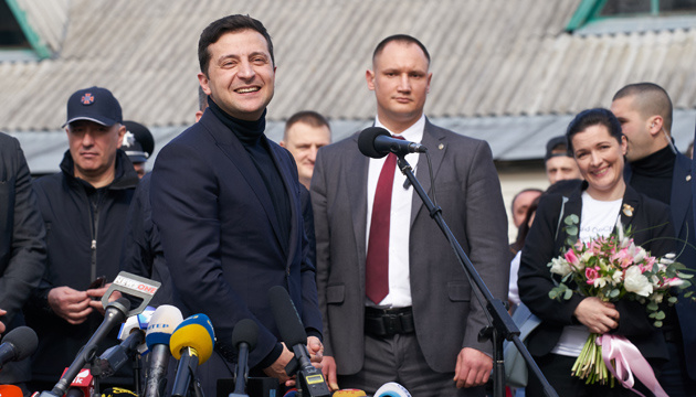 Zelensky urges Ukrainians to travel abroad less, develop domestic tourism