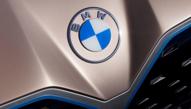 BMW представив новий логотип