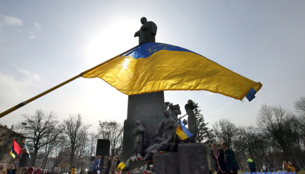 В Україні відзначають 206 річницю від дня народження Тараса Шевченка