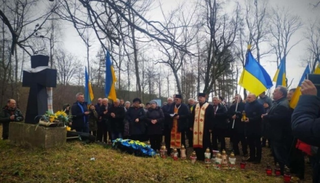 Польща обіцяє взяти під захист братську могилу УПА на горі Монастир