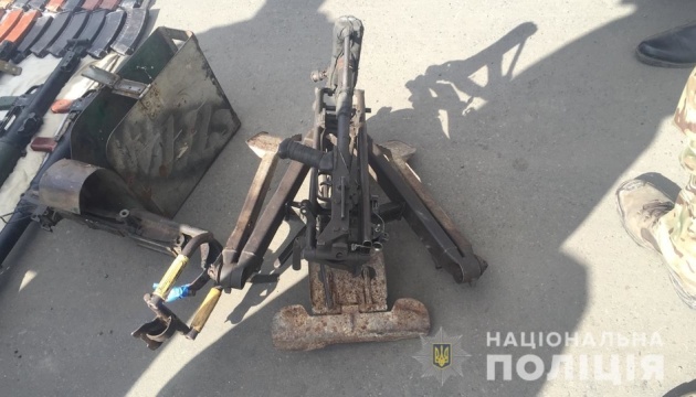 РПГ, кулемети та набої: на блокпосту “Лисичанськ-Бахмут” затримали автобус зі зброєю