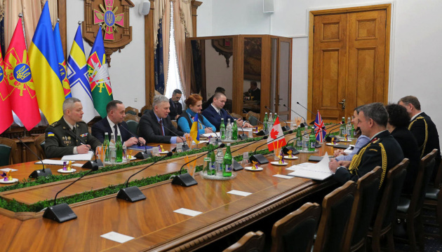 Ministro de Defensa ucraniano se reúne con Embajadoras de Reino Unido y Canadá 