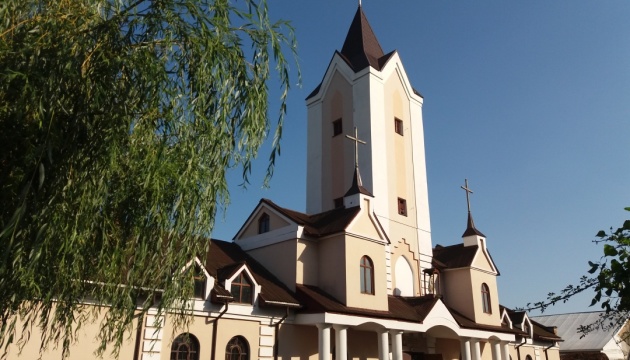 Свято-Михайлівський собор у Житомирі проводить ранкове богослужіння онлайн