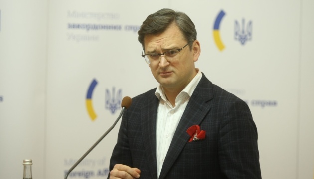 РФ не демонструє конструктиву щодо транзиту гуманітарних вантажів для України – Кулеба
