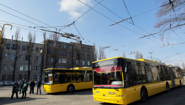 У Києві запустили автобус від станції метро «Почайна» до Пущі-Водиці
