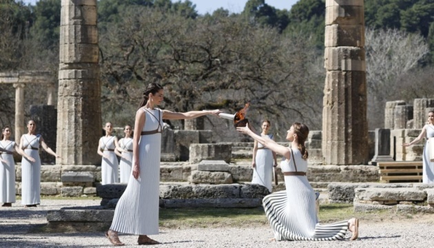 В Афінах пройшла церемонія передачі олімпійського вогню Ігор-2020