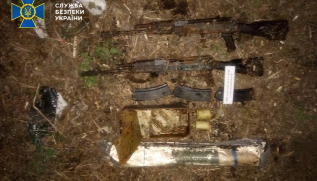 На Донбасі виявили схрон зі зброєю, викраденою у 2014 році з Криму