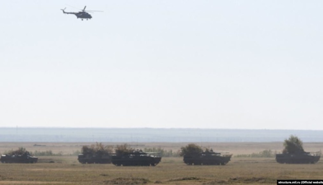 Літаки й танки: РФ проводить масштабні навчання в окупованому Криму