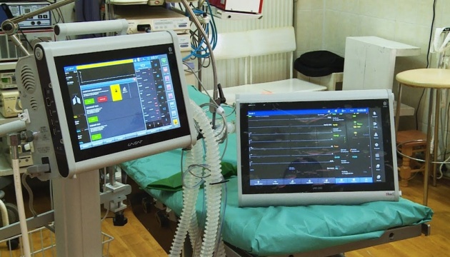 Київські лікарні мають понад 300 апаратів штучної вентиляції легень - Кличко