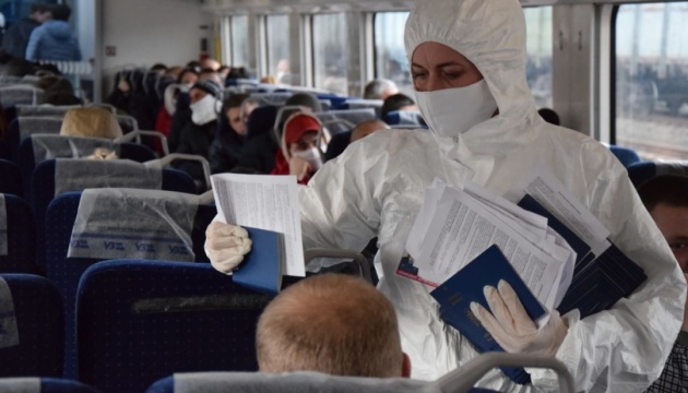Понад 230 тисяч українців евакуювали з-за кордону від початку карантину – МЗС