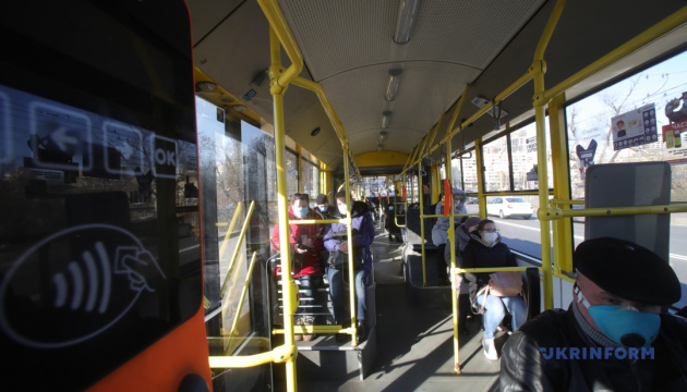У Києві відновили роботу два тролейбуси та ще один трамвай