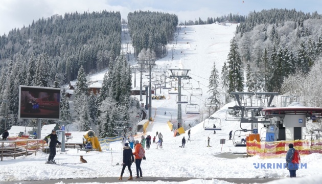 Украинцам напомнили карантинные правила на горнолыжных курортах