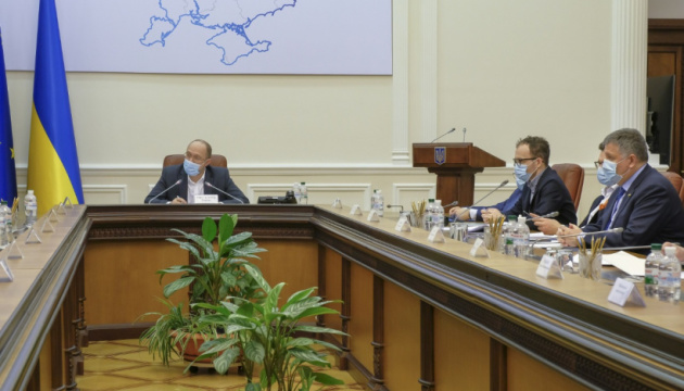 Kryklii authorized to sign agreement with EIB on road repair in Luhansk region