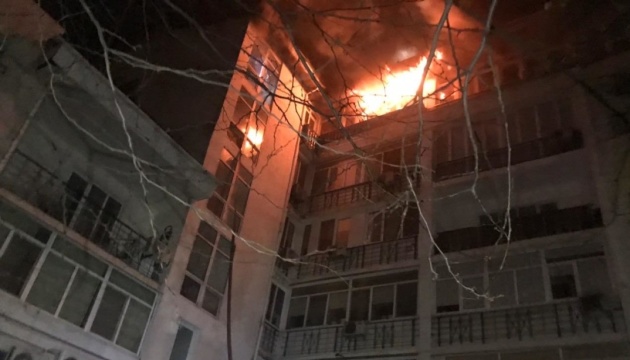 В Одессе горела многоэтажка, 50 жителей провели ночь в своих авто