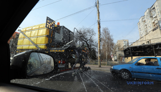 Straßen, Haltestellen, Mülltonnen: Desinfektionsmaßnahmen gegen Coronavirus in Kyjiw rund um die Uhr - Klitschko