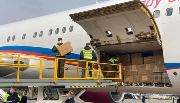 Aircraft with protective equipment for doctors arrives in Ukraine from China